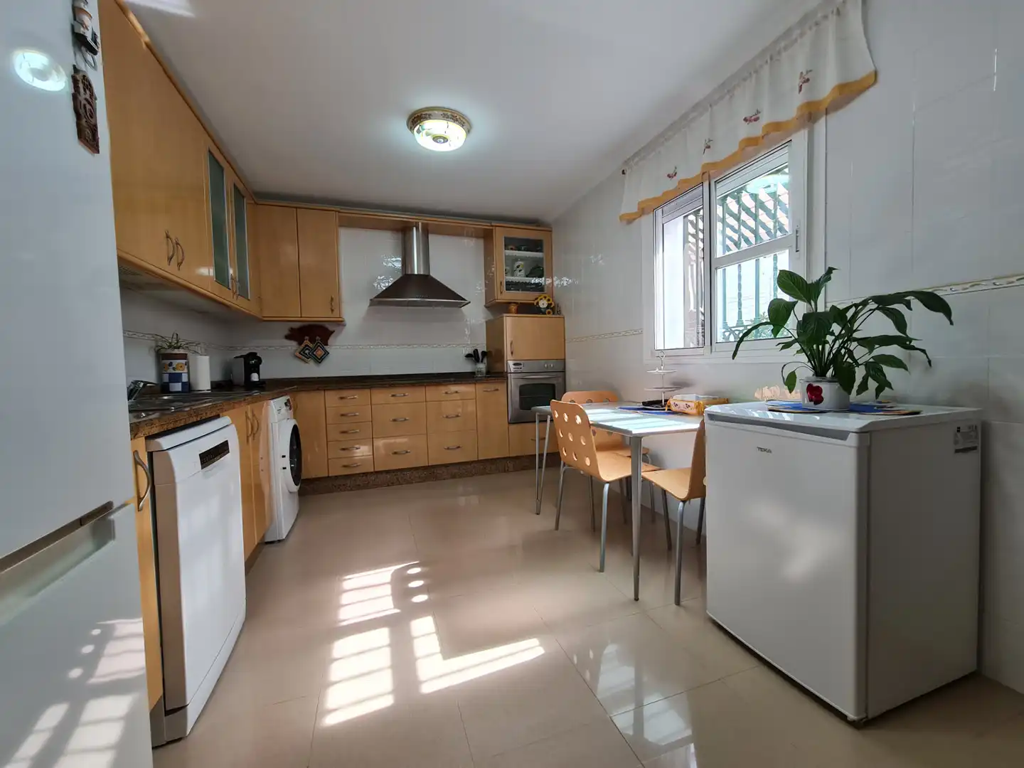 Kitchen of Houses for sale in Camas  with Air Conditioner, Terrace and Storage room