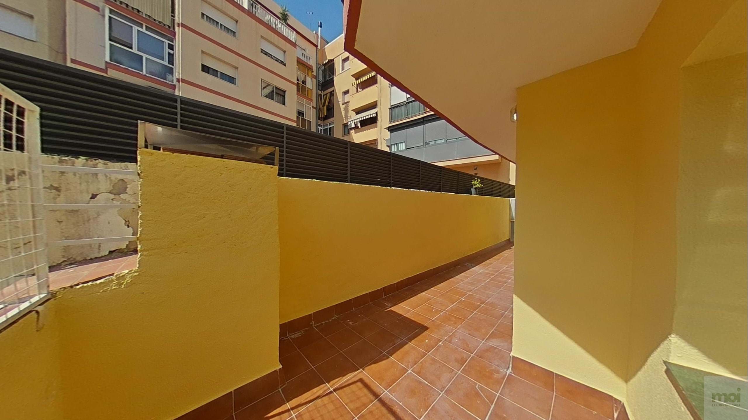Exterior view of Flat for sale in Cornellà de Llobregat  with Terrace and Balcony