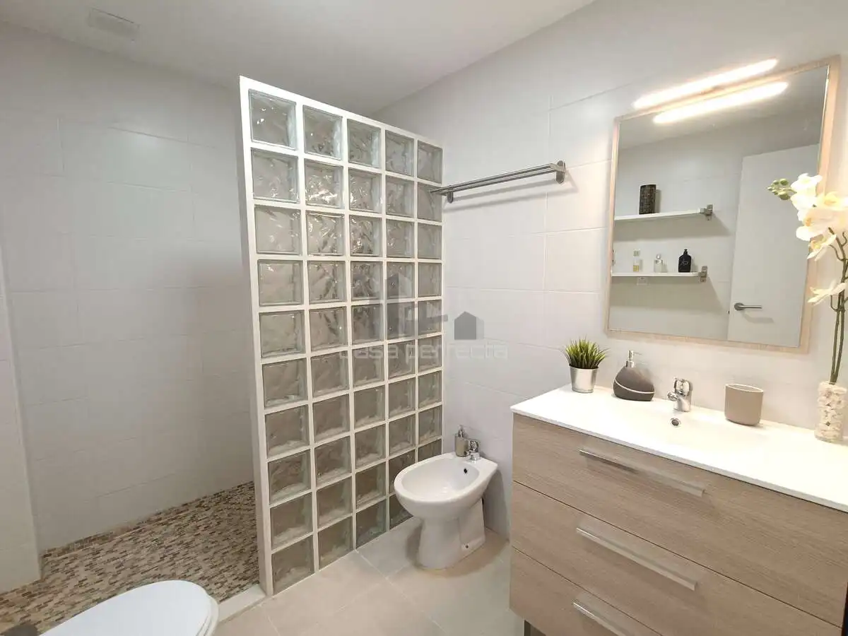 Baño de Dúplex en venta en Arrecife con Aire acondicionado, Amueblado y Microondas