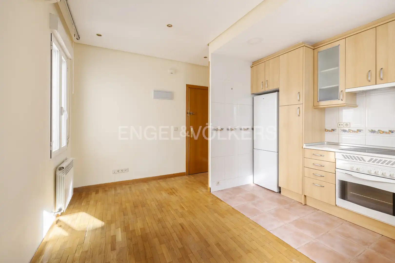 Kitchen of Flat for rent in Madrid  with Air Conditioner, Heating and Parquet flooring