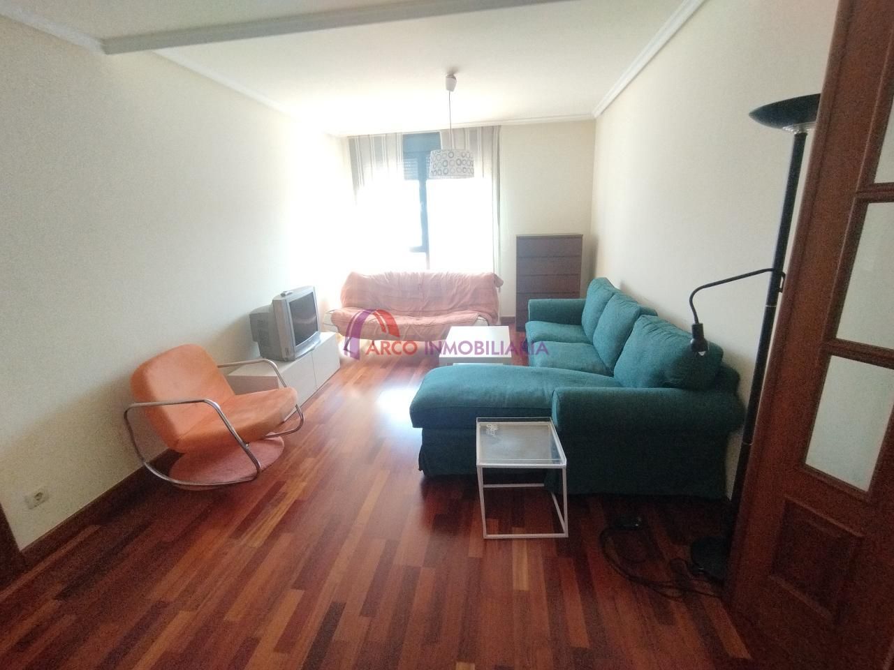 Sala d'estar de Pis de lloguer en Burgos Capital amb Calefacció, Terrassa i Traster