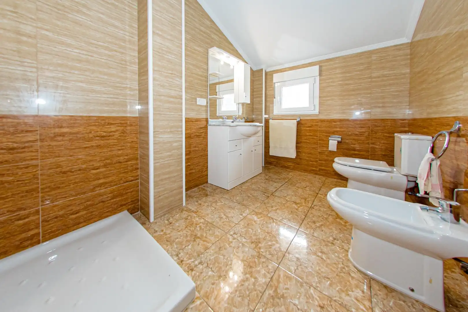 Baño de Casa o chalet en venta en Ponferrada con Calefacción, Jardín privado y Terraza