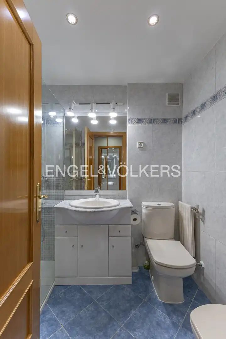 Bathroom of Attic for sale in Pozuelo de Alarcón  with Air Conditioner, Heating and Balcony