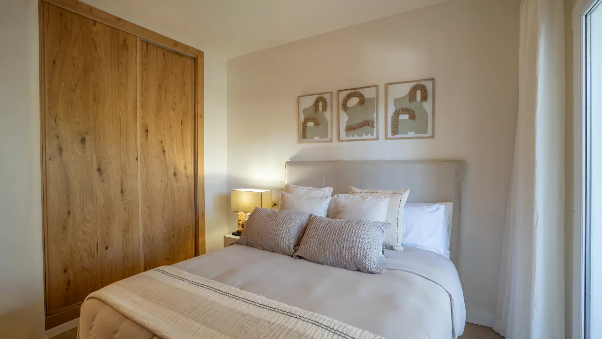 Schlafzimmer von Wohnungen zur Miete in Marbella mit Klimaanlage, Heizung und Terrasse