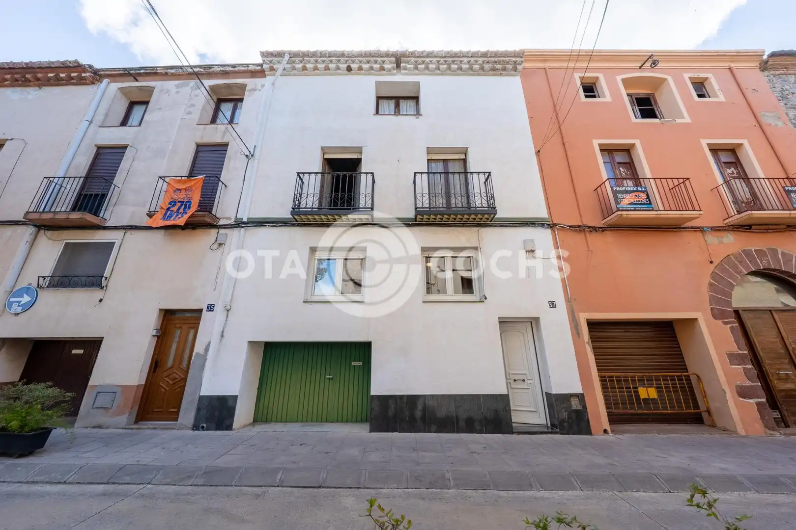 Casa adosada en venda a Carrer D' AVALL, Montbrió del Camp