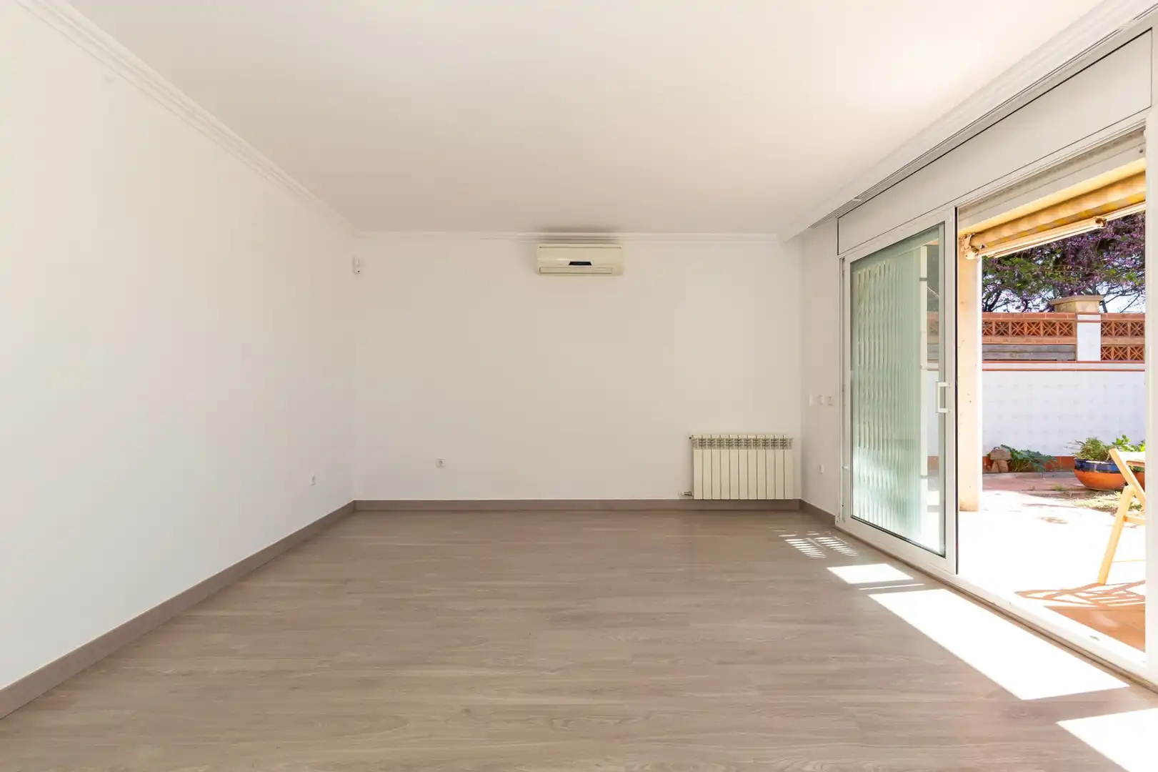 Ground floor for sale in Sant Joan Despí  with Air Conditioner, Heating and Terrace