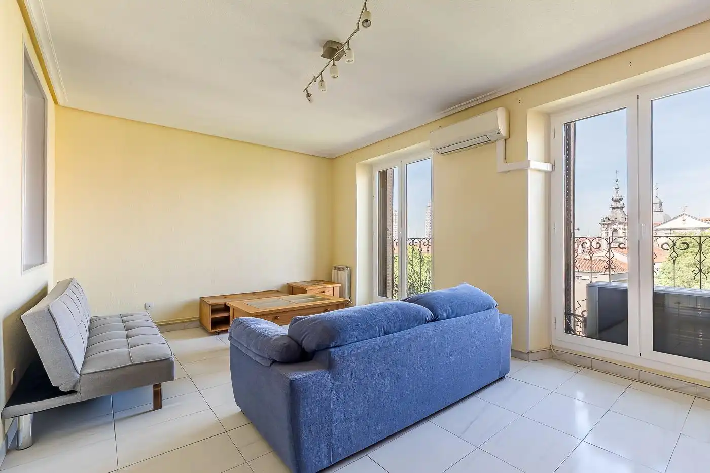 Living room of Flat for rent in Madrid  with Heating and Furnished