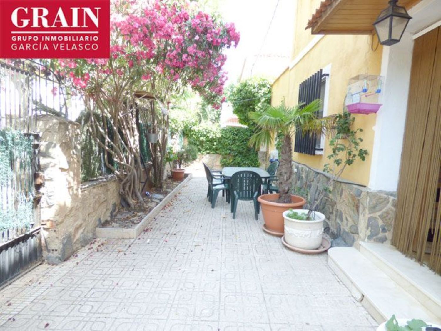 Vista exterior de Casa o xalet en venda en  Albacete Capital amb Calefacció, Jardí privat i Terrassa