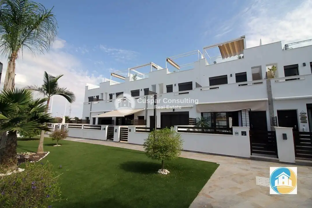 Vista exterior de Dúplex en venda en Pilar de la Horadada amb Aire condicionat, Calefacció i Jardí privat