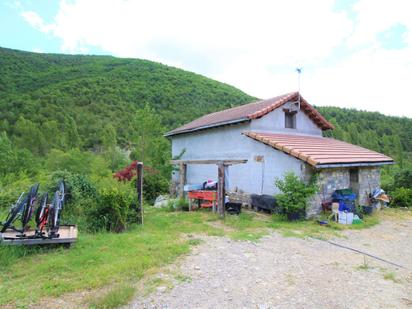 Vista exterior de Casa o xalet en venda en Jaca amb Jardí privat, Terrassa i Traster