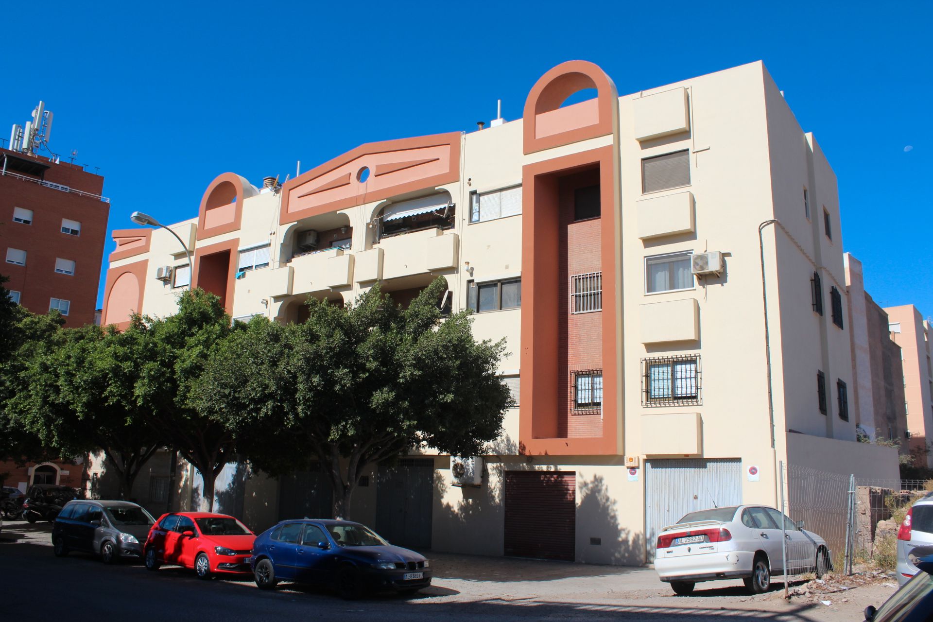 Vista exterior de Pis en venda en  Almería Capital amb Aire condicionat, Terrassa i Traster