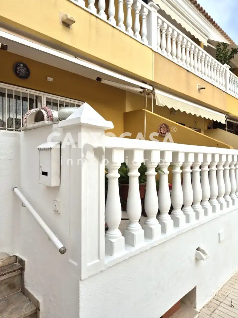 Terrasse von Einfamilien-Reihenhaus zum Verkauf in Cartagena mit Klimaanlage und Terrasse
