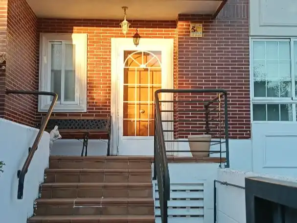 Vista exterior de Casa o chalet en venta en San Fernando de Henares con Aire acondicionado, Calefacción y Jardín privado