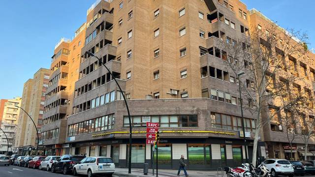 Local comercial en Alquiler en Calle VALLE DE ZURIZA, 19 en Arrabal