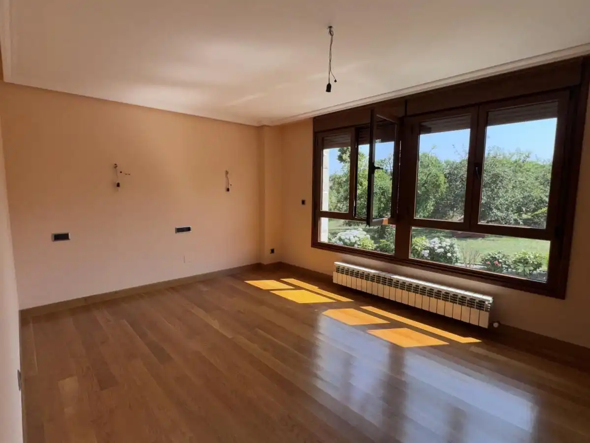 Sala d'estar de Casa o xalet en venda en Siero amb Calefacció, Jardí privat i Terrassa