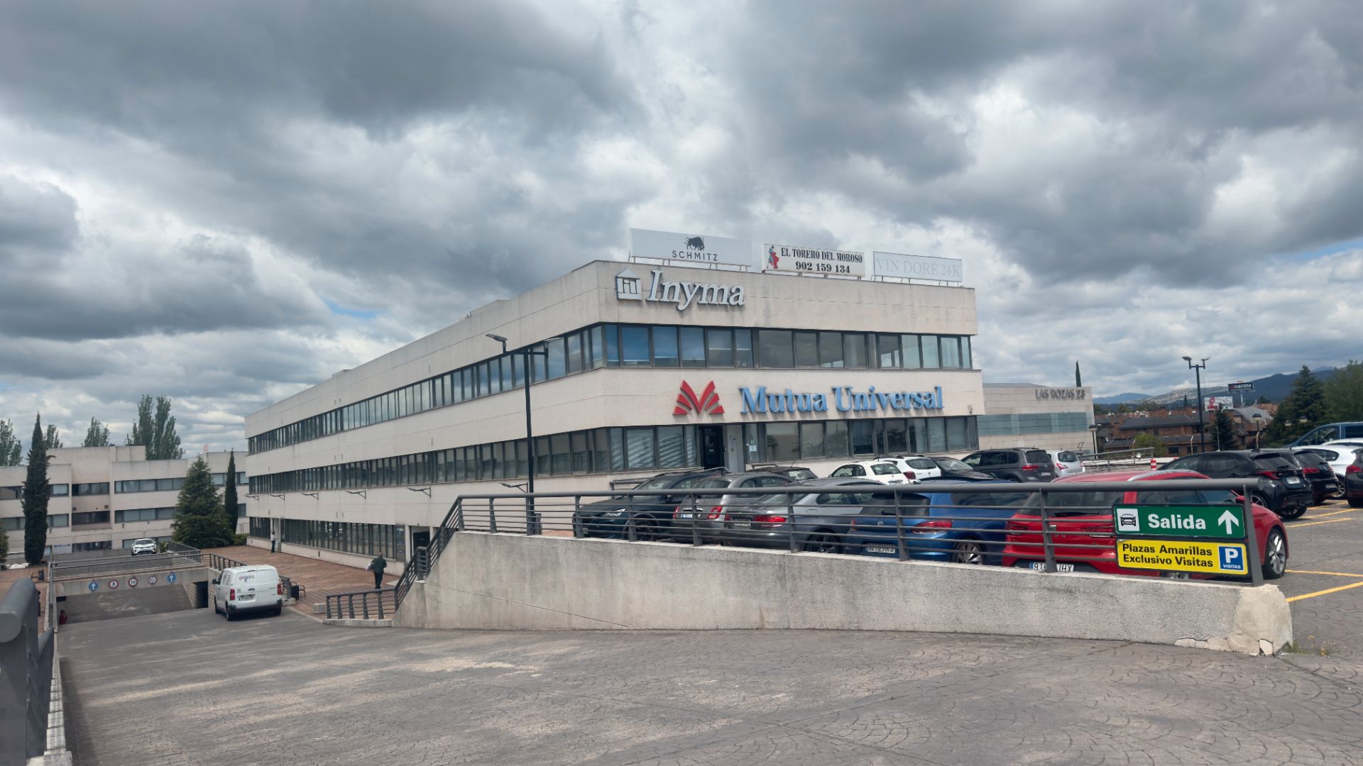 Vista exterior de Oficina en venda en Las Rozas de Madrid amb Aire condicionat, Calefacció i Moblat
