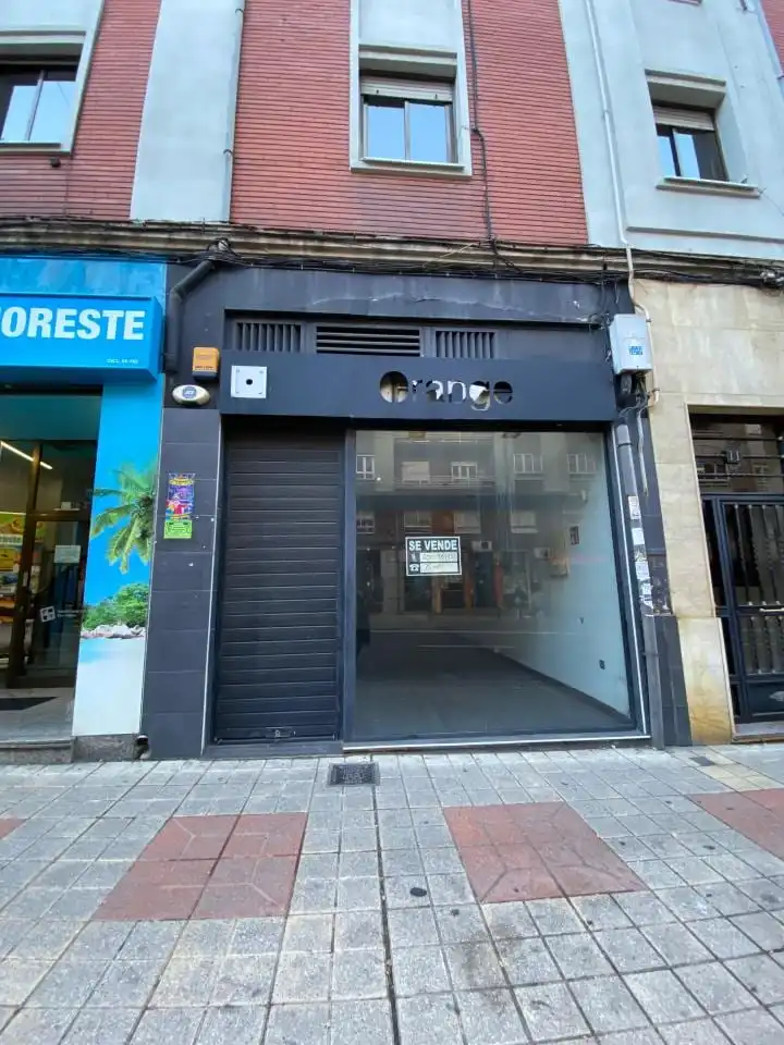 Local comercial en venda a Calle Alcalde Miguel Castaño 11 24005 Leon