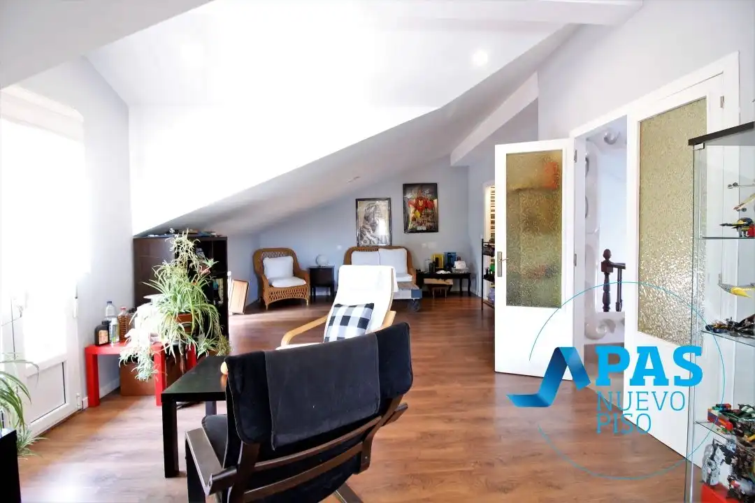 Wohnzimmer von Haus oder Chalet zum Verkauf in Santander mit Privatgarten, Parkett und Terrasse