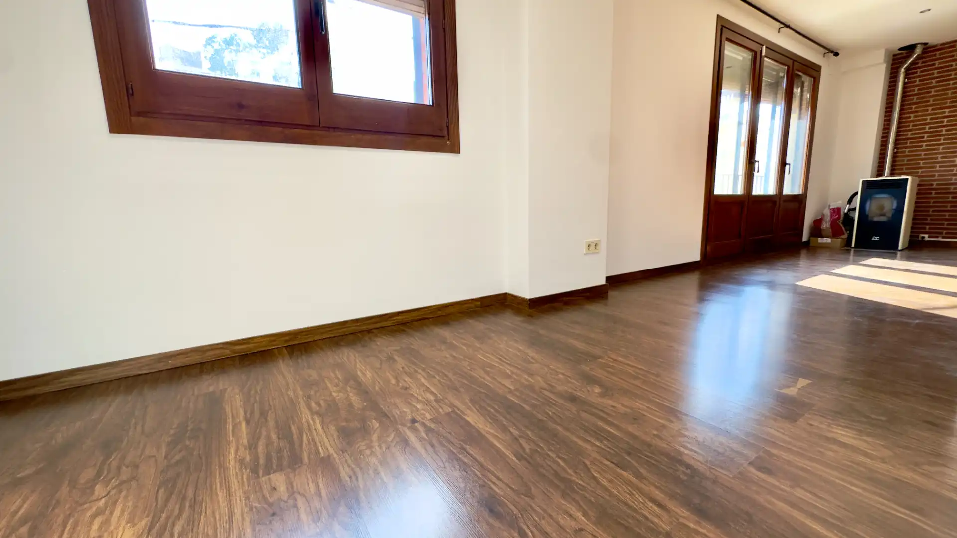 Sala de estar de Dúplex en venta en Sant Llorenç Savall con Calefacción, Parquet y Horno