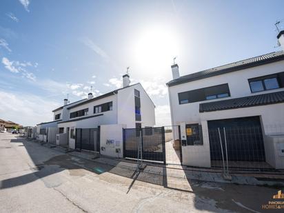 Exterior view of Single-family semi-detached for sale in Villalbilla  with Terrace