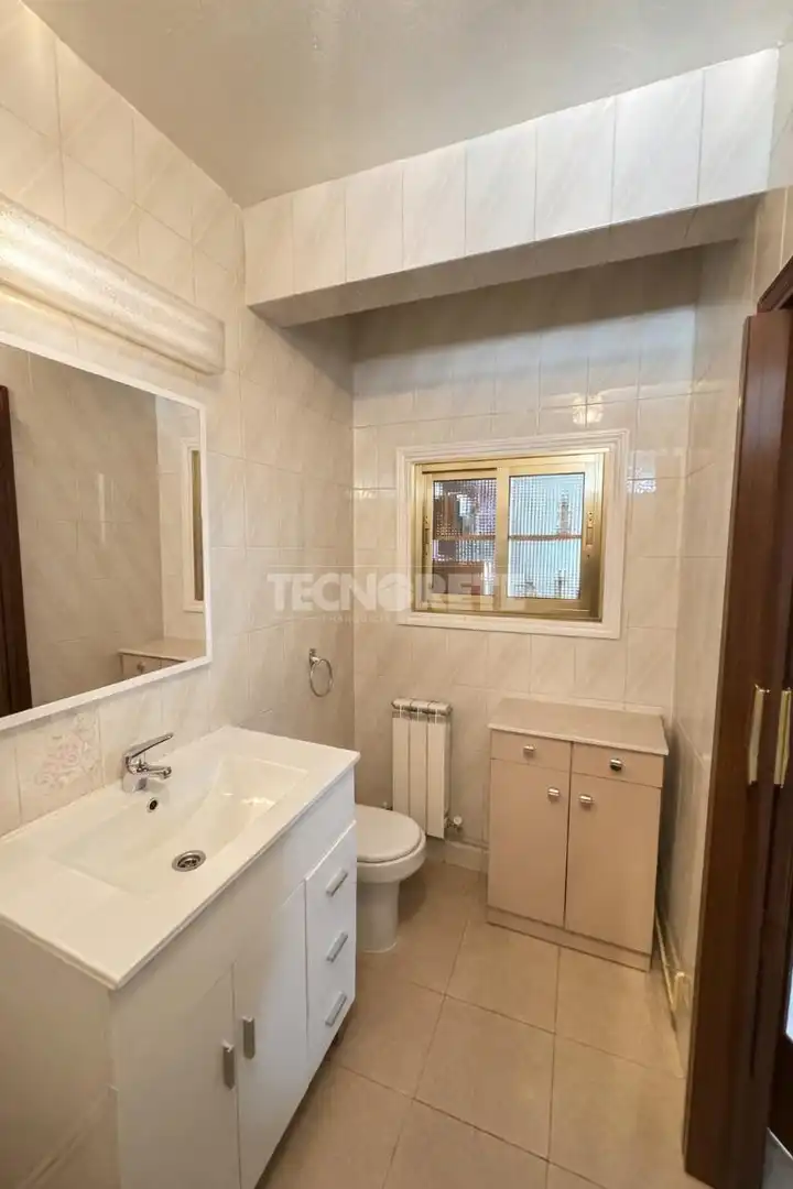 Baño de Piso en venta en Madrid con Aire acondicionado, Calefacción y Amueblado