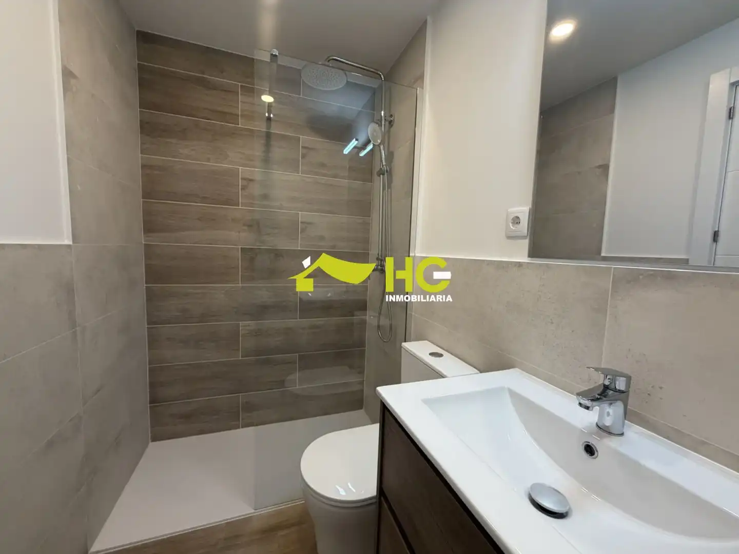 Bany de Apartament de lloguer en Villaviciosa de Odón amb Aire condicionat, Calefacció i Parquet