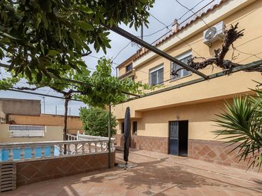 Villa con balcone in vendita a Ogíjares