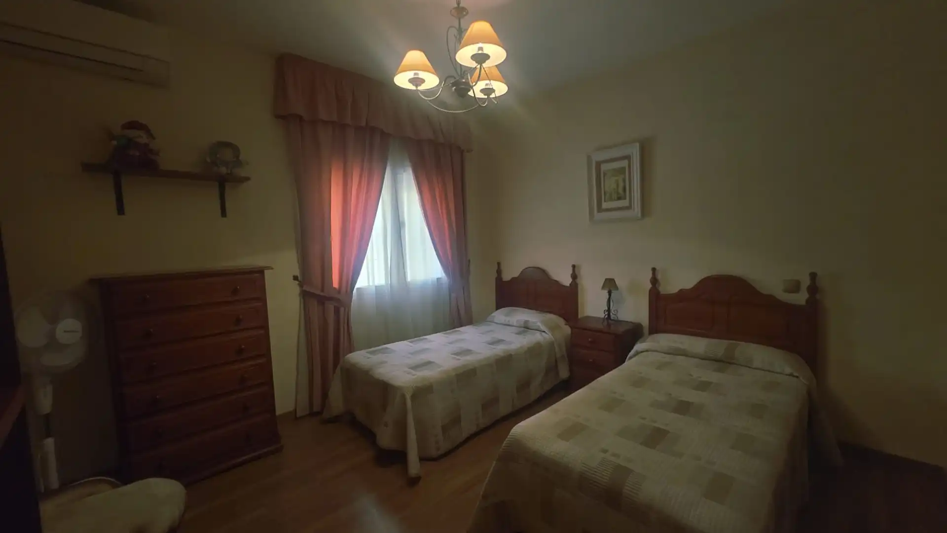 Schlafzimmer von Haus oder Chalet zum Verkauf in Rincón de la Victoria mit Klimaanlage, Heizung und Privatgarten