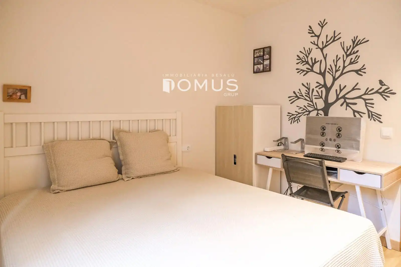 Bedroom of Flat for sale in Besalú  with Air Conditioner and Heating