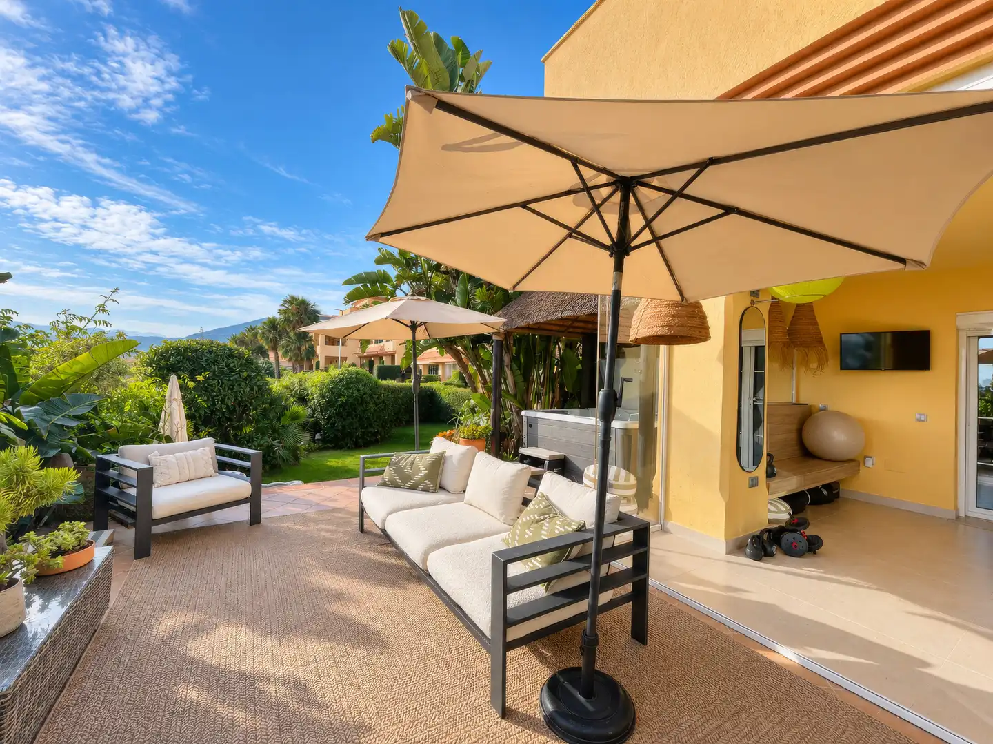 Apartament amb piscina en venda a Nueva Andalucía, imagen 3