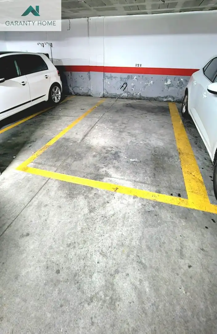 Aparcament de Pis en venda en Benalmádena amb Jardí privat, Terrassa i Moblat