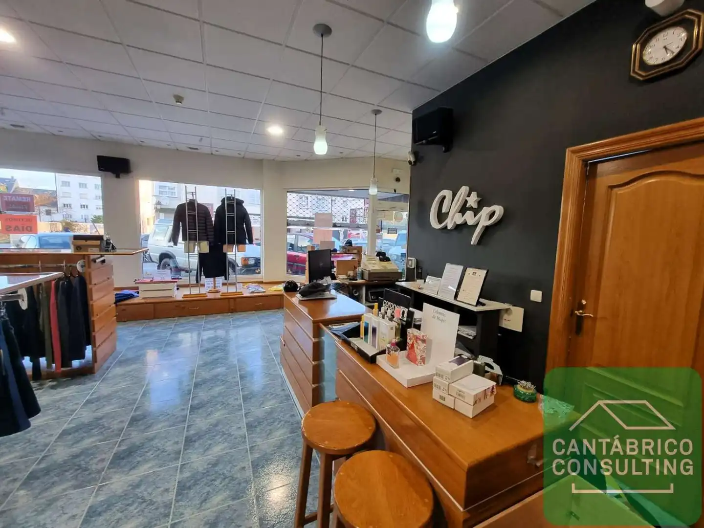 Local en venta en El Franco 