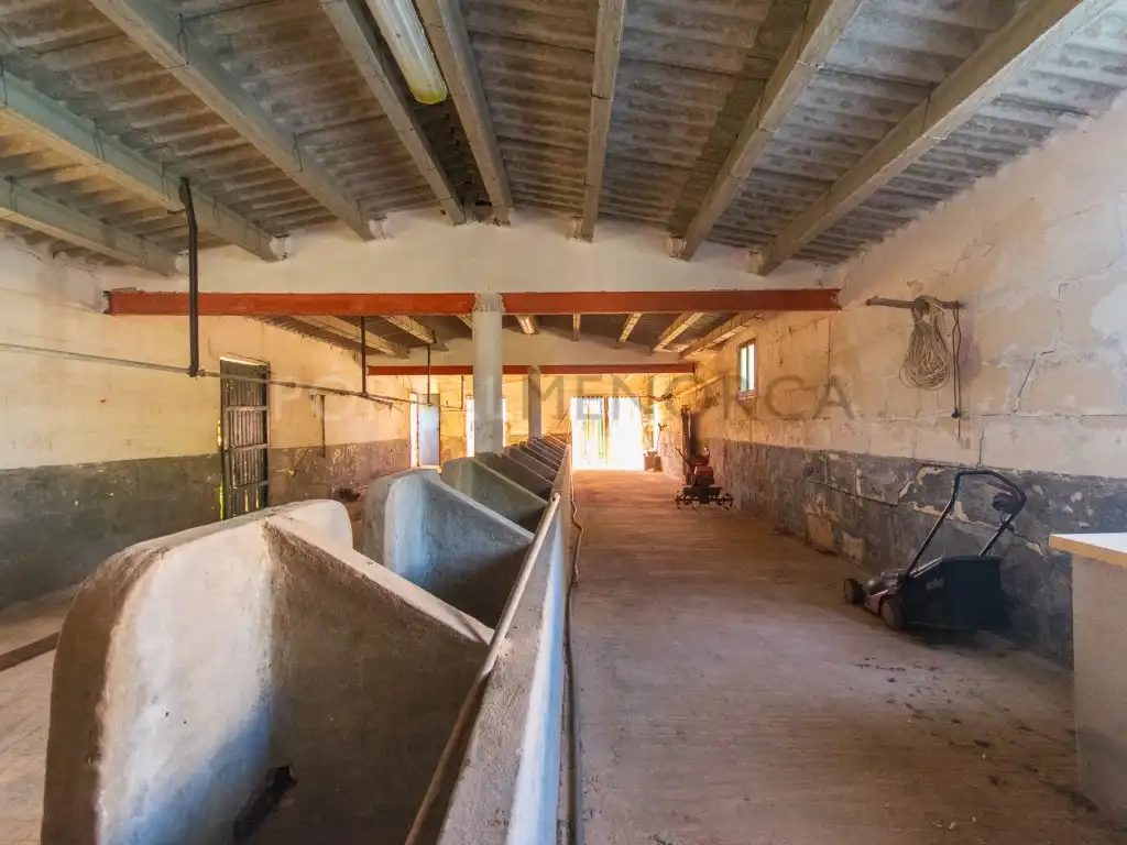 Casa rústica amb piscina en venda a Ferreries poble, imagen 53