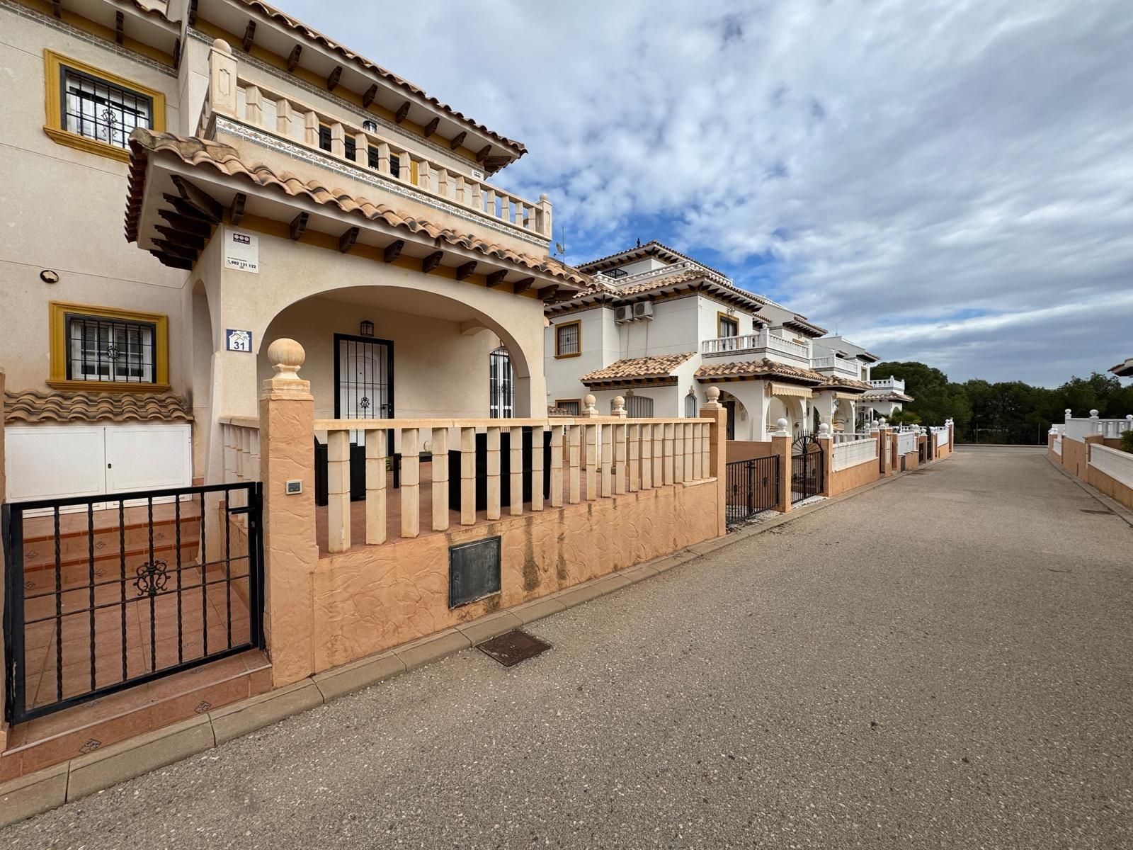 Exterior view of Single-family semi-detached for sale in Orihuela  with Air Conditioner, Private garden and Terrace