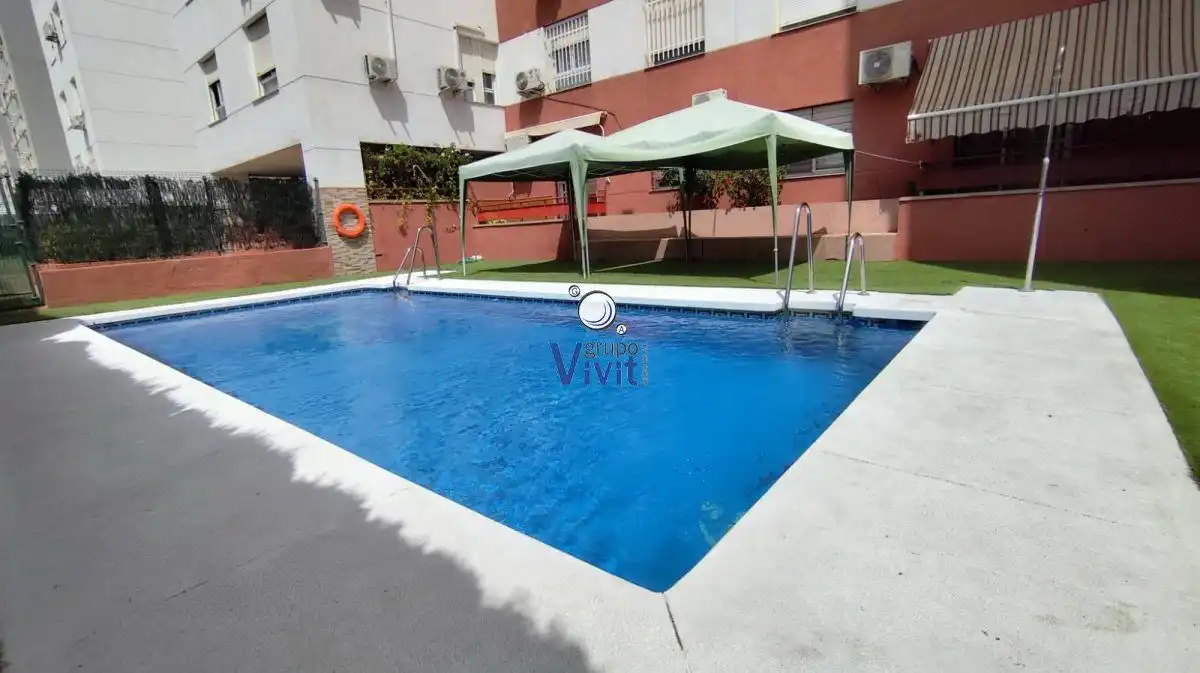 Piscina de Pis en venda en Sevilla amb Terrassa i Traster
