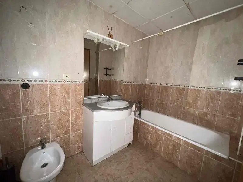 Baño de Piso en venta en Valls con Calefacción, Trastero y Horno