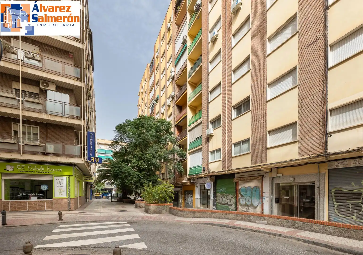 Vista exterior de Pis en venda en Granada