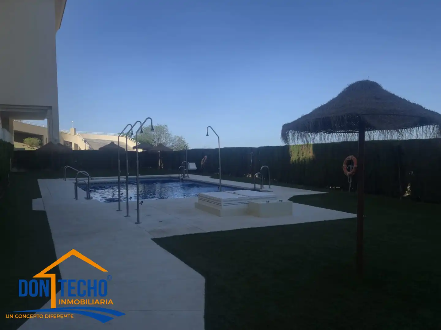 Piscina de Pis en venda en Rincón de la Victoria amb Jardí privat, Forn i Rentadora