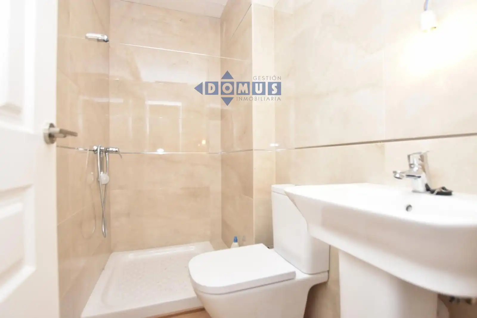 Bathroom of Flat for rent in Ronda  with Air Conditioner and Terrace