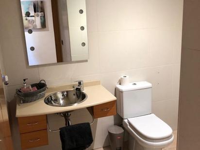 Bathroom of Flat for sale in Bell-lloc d'Urgell  with Air Conditioner, Terrace and Balcony