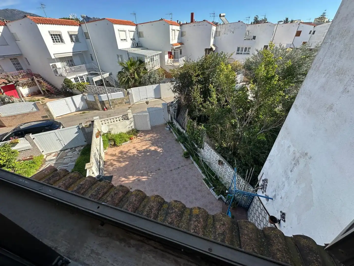 Außenansicht von Einfamilien-Reihenhaus zum Verkauf in Benicasim / Benicàssim mit Klimaanlage, Heizung und Terrasse