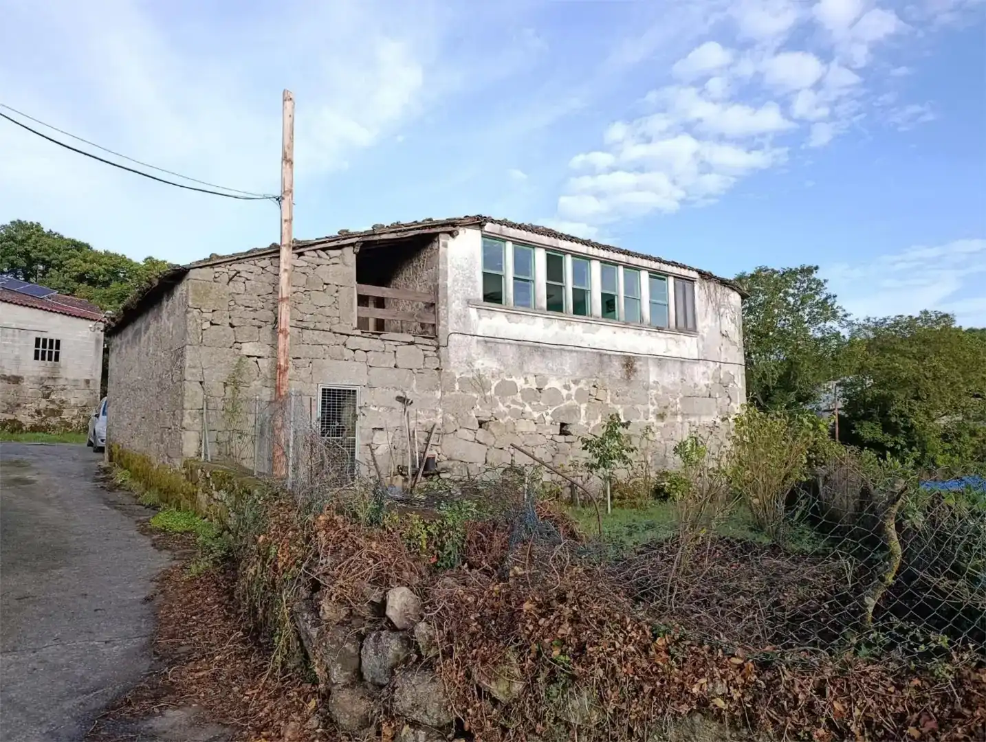 Außenansicht von Einfamilien-Reihenhaus zum Verkauf in Taboada mit Privatgarten und Balkon