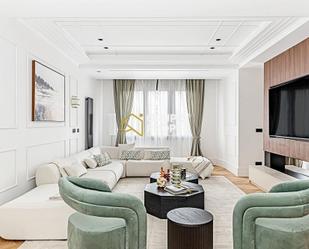 Sala d'estar de Apartament en venda en  Madrid Capital amb Terrassa i Balcó