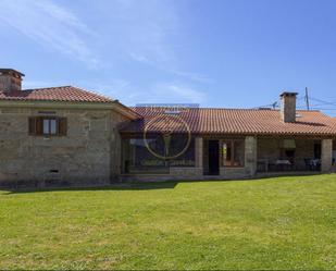 Außenansicht von Country house zum verkauf in Tui mit Heizung, Privatgarten und Terrasse