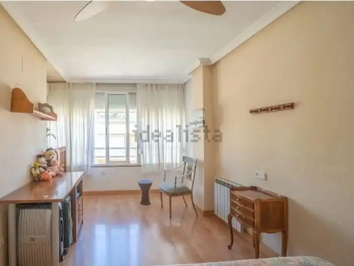 Habitación de Casa adosada en venta en Alicante / Alacant con Aire acondicionado, Calefacción y Jardín privado