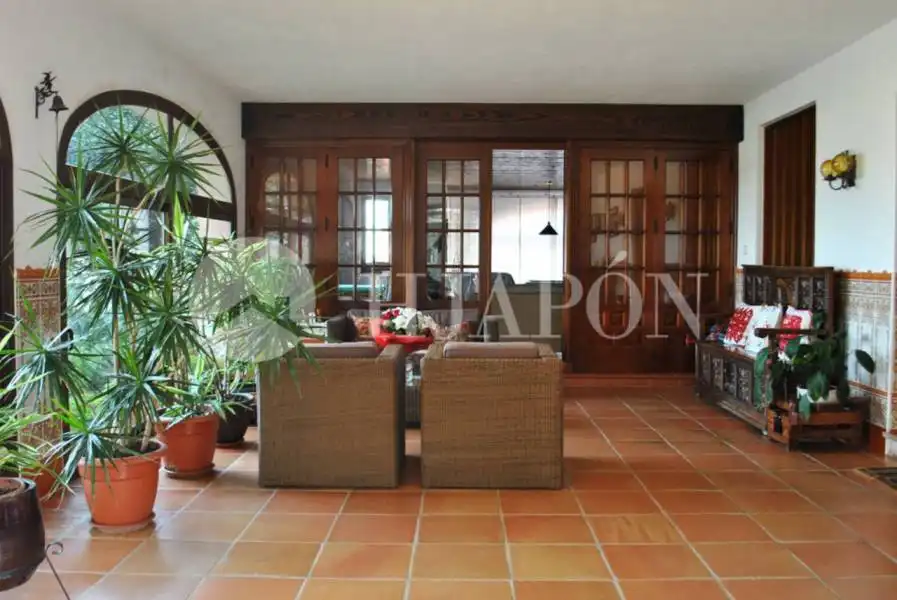 Sala d'estar de Casa o xalet en venda en Alella amb Aire condicionat, Calefacció i Jardí privat