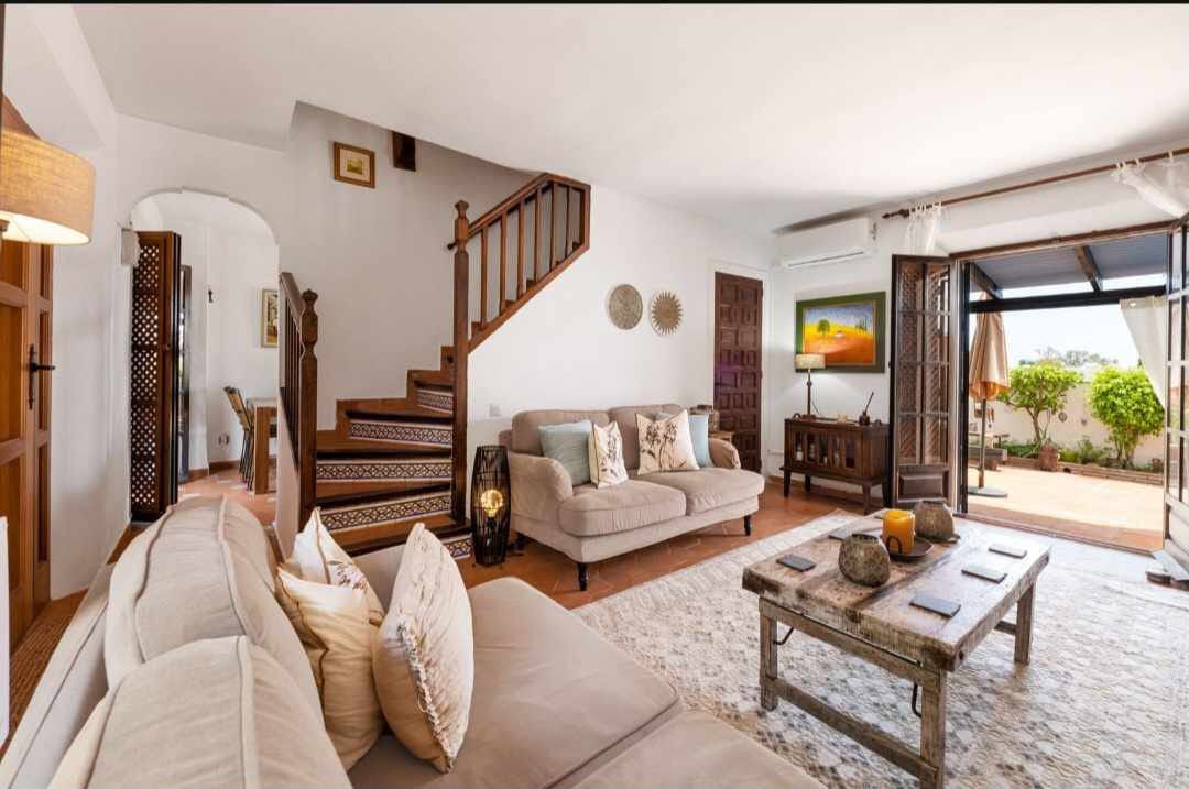 Living room of Single-family semi-detached to rent in Marbella  with Air Conditioner, Heating and Terrace