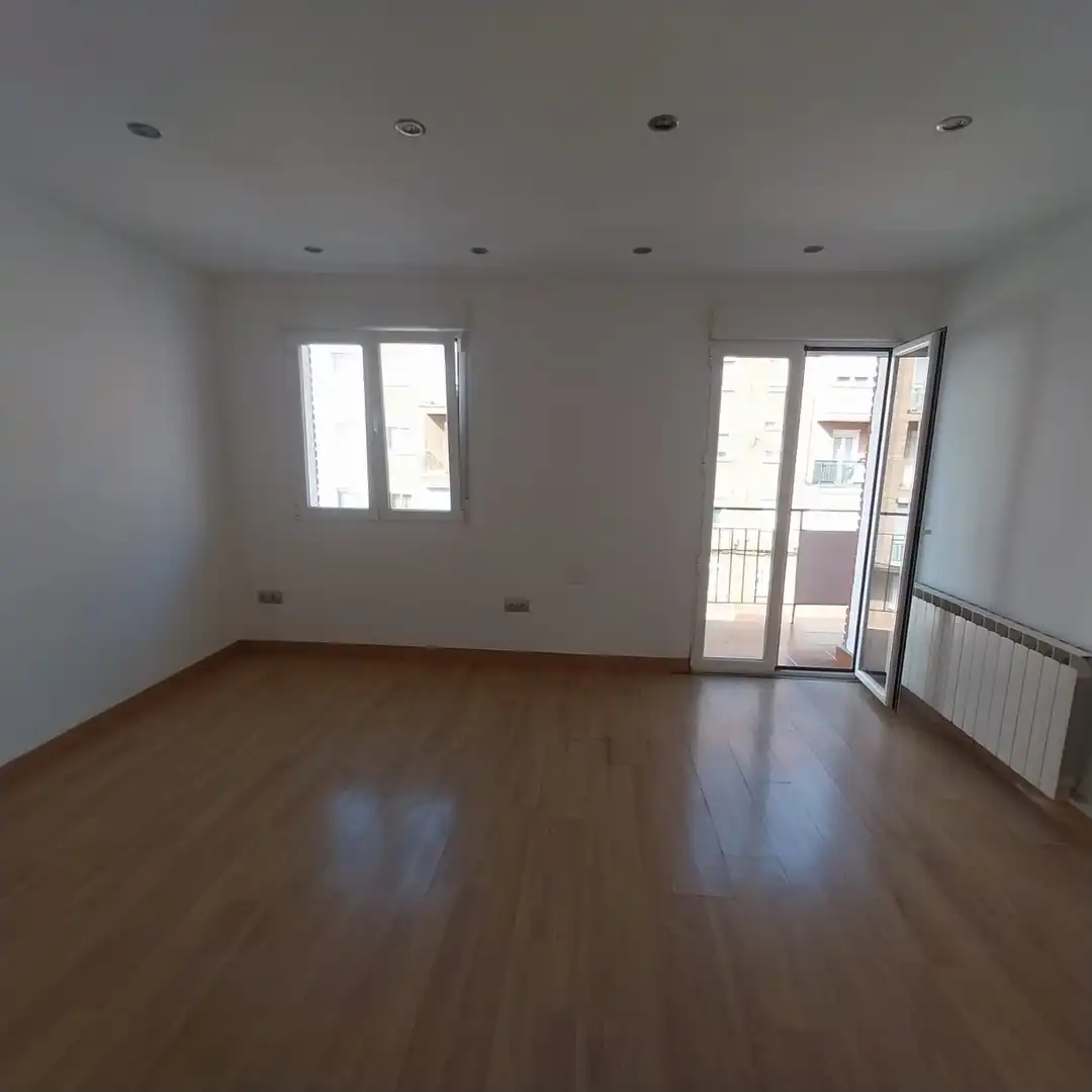 Living room of Flat for sale in Valladolid  with Heating, Parquet flooring and Terrace