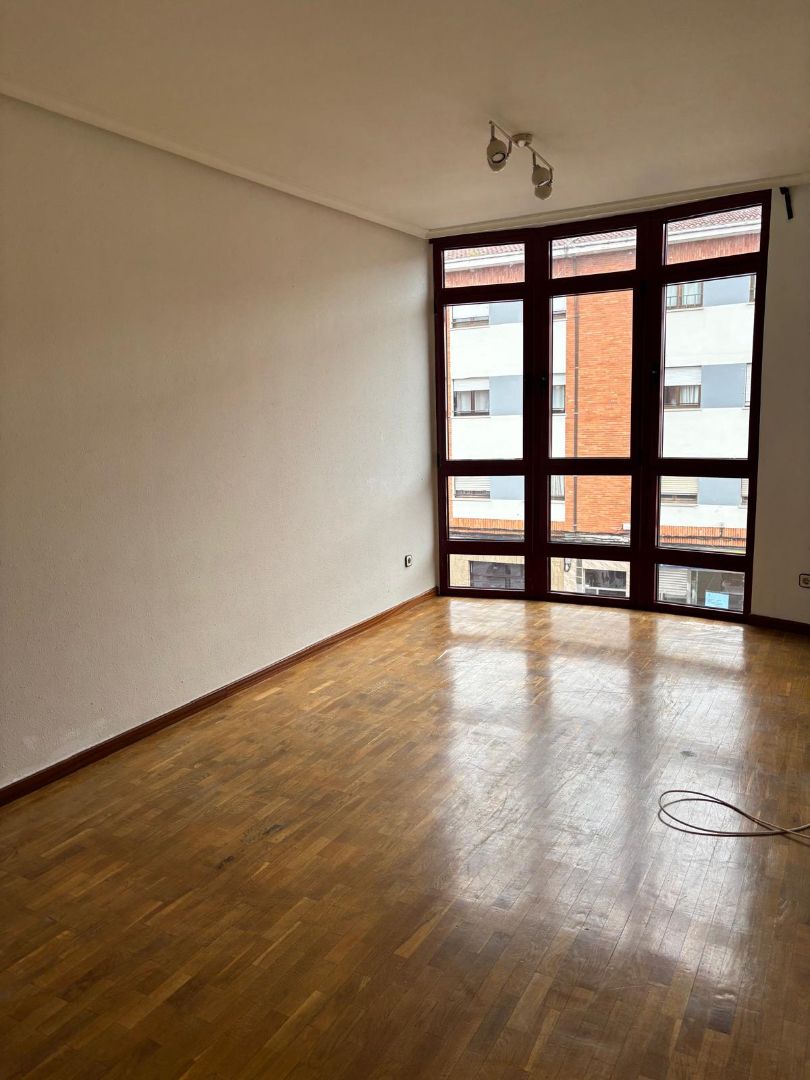 Flat for sale in Calle Luis Suárez Ximielga, Colloto