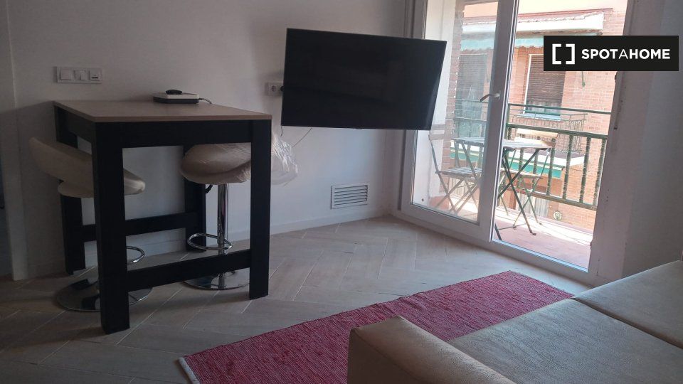 Sala de estar de Piso de alquiler en  Madrid Capital con Aire acondicionado, Calefacción y Amueblado